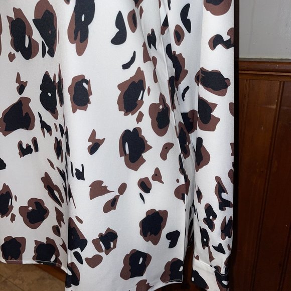 NWOT Women's Unbranded Cow Animal Print Long Sleeve Blouse‎ M - Picture 3 of 4